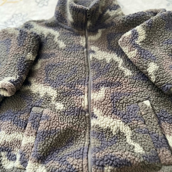 AMERICAN EAGLE AE FUZZY SHERPA JACKET - Picture 4 of 6